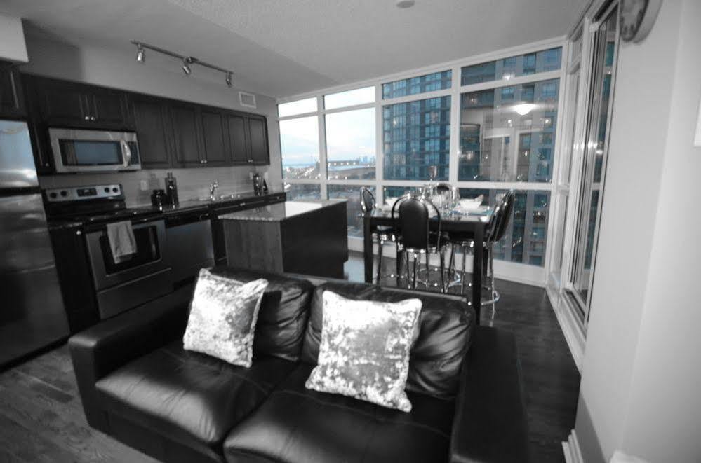 Amber Suite Toronto Exterior photo