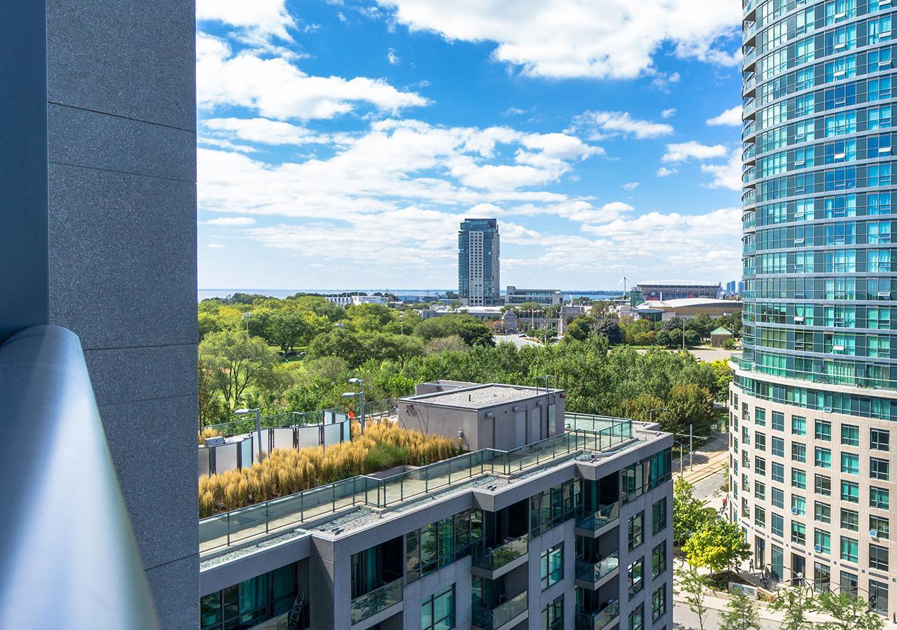 Amber Suite Toronto Exterior photo